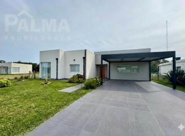 Casa de 4 ambientes, Mar del Plata · Chalet 4 Ambientes con Parque y Pileta - Barrio Privado Tierras del Mar