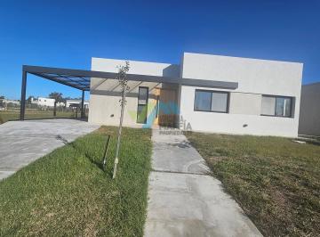 Casa · 148m² · 5 Ambientes · 3 Cocheras · Casa en Venta en Santa Elisa, Pilar del Este, Pilar
