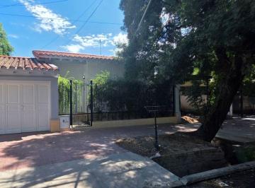 Casa de 8 ambientes, Ciudad de Mendoza · 4ta Este. Ramirez / Santiago del Estero