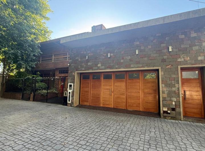 Casa · 313m² · 5 Ambientes · 5 Cocheras