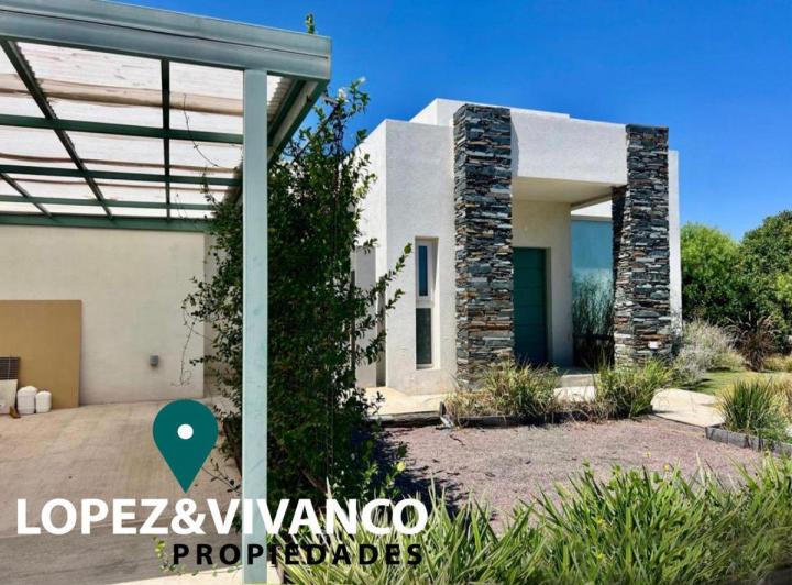 Casa · 176m² · 4 Ambientes · 2 Cocheras