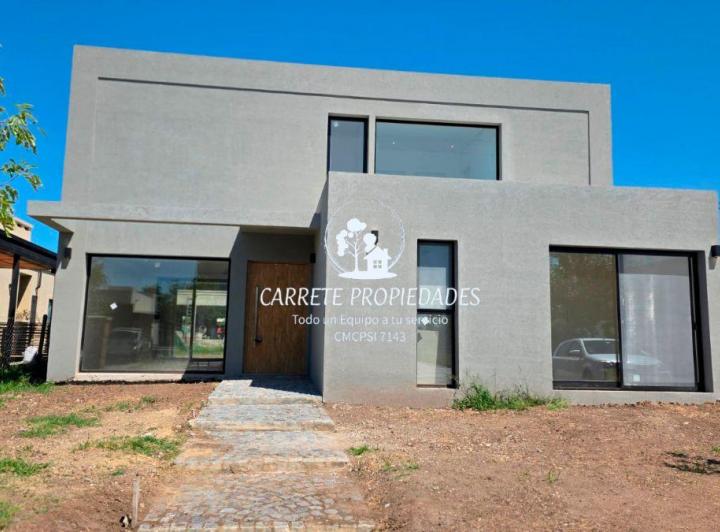 Casa · 180m² · 5 Ambientes · 3 Cocheras