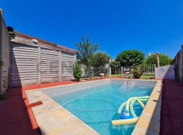Casa · 200m² · 3 Dormitorios · 1 Cochera · Casa en Venta en Villa Elvira, en 81 Entre 120 y 121