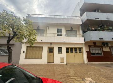 Casa de 4 ambientes, Lanús · Casa 4 Amb. a La Venta en Llanus Centro. Ideal Uso Profsional