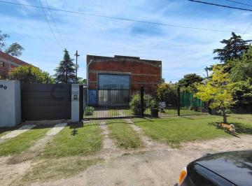Bodega-Galpón · 182m² · 4 Ambientes · 4 Cocheras · Galpón/depósito con Vivienda Sobre Av.