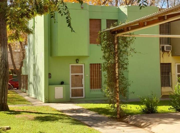 Casa · 1234m² · 8 Ambientes · 2 Cocheras