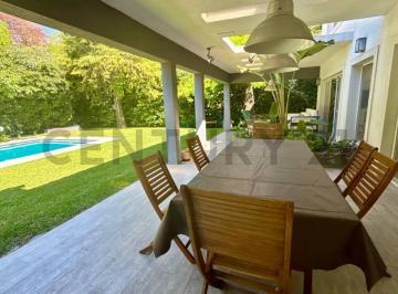 Casa · 270m² · 5 Ambientes · 3 Cocheras · Venta de Casa en Villa Olivos Tortugas Pilar 4 Dorm. - 6 Ambientes con Pileta