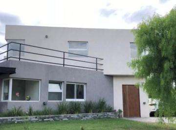 Casa · 222m² · 6 Ambientes · 2 Cocheras · Casa en Venta en San Sebastian - Area 2, San Sebastian, Escobar