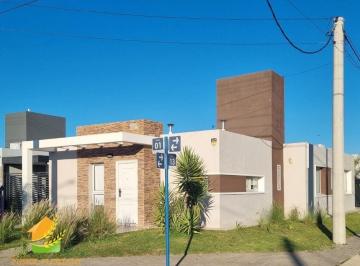 Casa de 7 ambientes, Alta Gracia · Casa con Pileta y Quincho en Reserva Tajamar