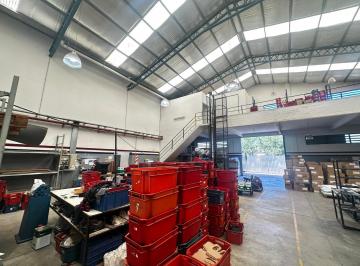 Bodega-Galpón · 414m² · 1 Cochera · Galpón en Lanús Oeste