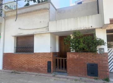 PH · 84m² · 4 Ambientes · 1 Cochera · PH Al Frente en Venta – 3 Dorm. | Frente Al Parque San Martín