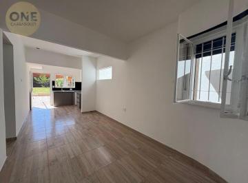 Casa · 85m² · 4 Ambientes · Casa 3 Dorm. y Parque en Venta - La Plata, Calle 69 E/ 1 y 2