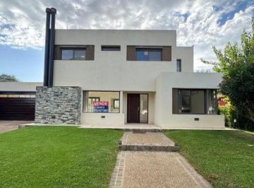 Casa · 292m² · 5 Ambientes · 2 Cocheras · Casa 3 Domitorios - San Isidro - Villa Allende - Apta Credito
