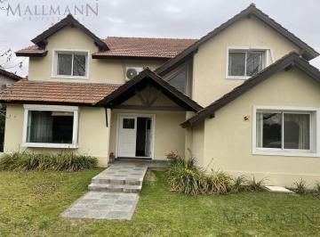 Casa · 307m² · 8 Ambientes · 2 Cocheras · Casa 6 Dorm. en Venta en Estancias del Pilar