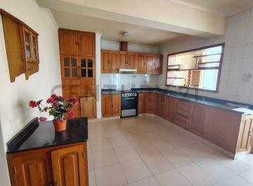 Casa · 201m² · 5 Ambientes · 1 Cochera · Casa en Venta Calle 25 de Mayo
