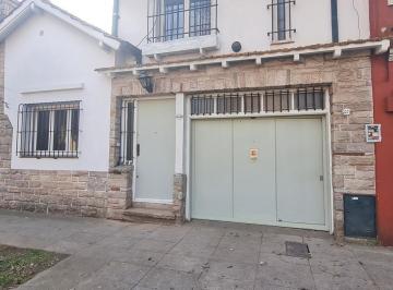 Casa · 165m² · 4 Ambientes · 1 Cochera · ¡Casa en Venta con Gran Lote y Excelente Potencial! - en Venta