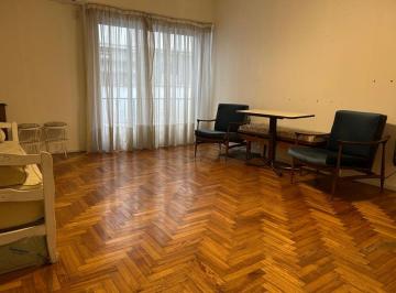 Departamento de 2 ambientes, Almagro · Amplio Departamento de Dos Ambientes en Almagro - a 100 m de Av Rivadavia
