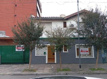 Casa · 180m² · 4 Ambientes · 1 Cochera · Imponente Chalet 4 Ambientes con Garaje a Media Cuadra del C