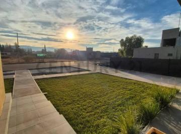 Casa · 155m² · 4 Ambientes · 2 Cocheras · Casa en Venta Barrio Nautilus