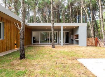 Casa · 147m² · 4 Ambientes · Casa en Venta Villa Robles