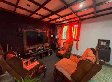 Casa de 5 ambientes, La Plata · Casa 2 Dorm. en Venta - Villa Elisa