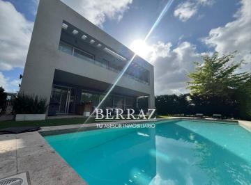 Casa · 290m² · 7 Ambientes · Casa Venta 7 Ambientes en Ayres Plaza Pilar Lote de 600 m²