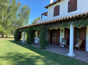 Casa · 250m² · 5 Ambientes · Casa Chalet en Alq. Temporario en Pilar, G. B. a. Zona Norte, Argentina