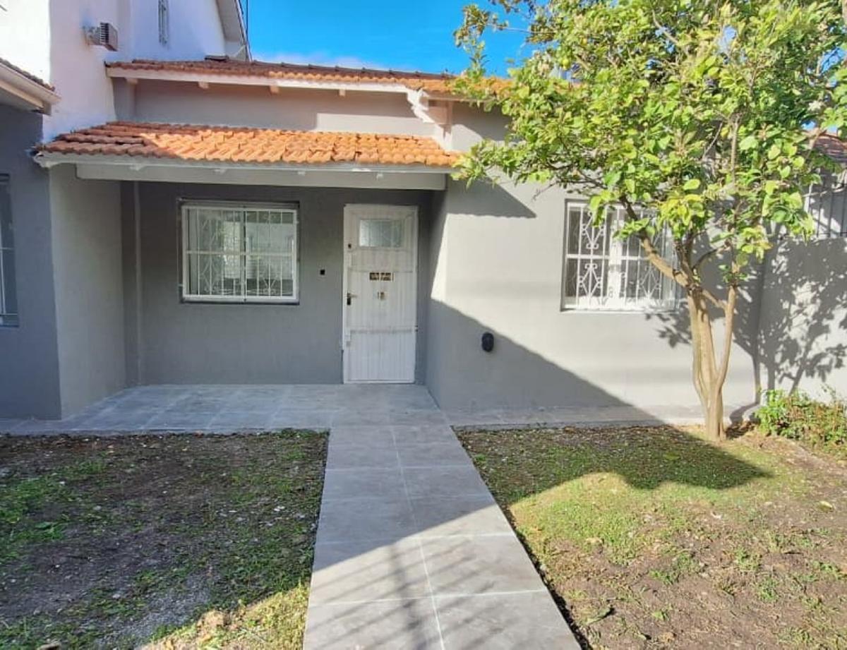 Casa 3 amb reciclada, 140m² con garage y quincho — Parque Luro
