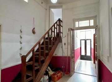 Casa · 170m² · 5 Ambientes · 1 Cochera · Pasaje Baucis 429. Casona Centrica