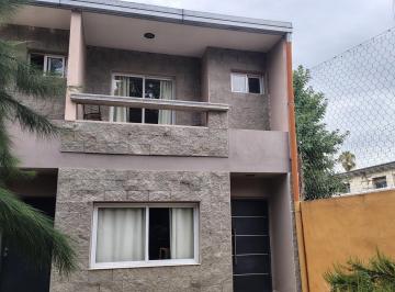 Departamento · 82m² · 3 Ambientes · 1 Cochera · Duplex 3 Ambientes - con Jardín y Espacio Guarda Coches - Venta