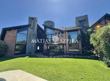 Casa · 463m² · 5 Ambientes · 2 Cocheras · Casa en Venta en Campos de Álvarez