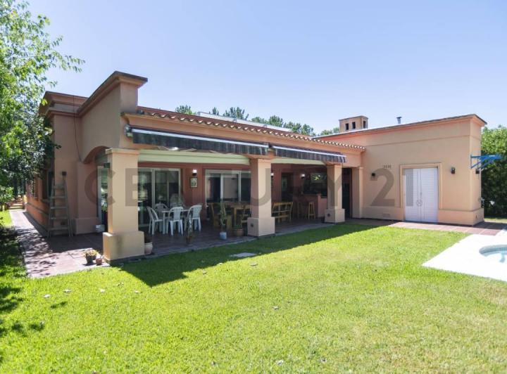 Casa · 164m² · 4 Ambientes · 2 Cocheras