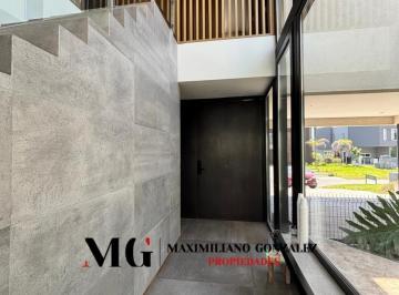 Casa · 252m² · 5 Ambientes · 2 Cocheras · Casa Venta Terralagos, Canning