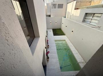 Casa · 190m² · 6 Ambientes · 1 Cochera · Casa en Abasto a Estrenar