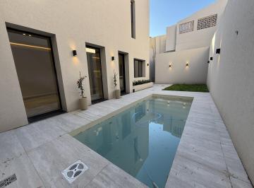 Casa · 175m² · 6 Ambientes · 1 Cochera · Casa en Abasto a Estrenar