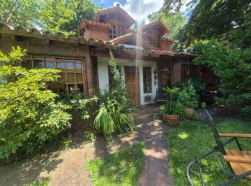 Casa de 5 ambientes, Esteban Echeverría · Importante Chalet, con Pileta!
