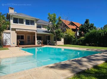 PILETA · Casa en Venta Benavidez