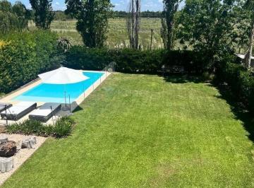Casa · 300m² · 5 Ambientes · 1 Cochera · Casa en Alquiler en Santa Barbara, Tigre, G. B. a. Zona Norte