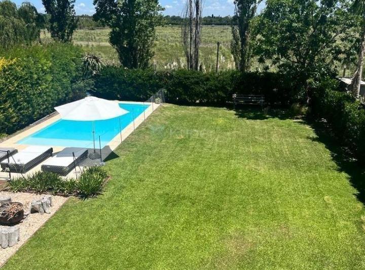 Casa · 300m² · 5 Ambientes · 1 Cochera