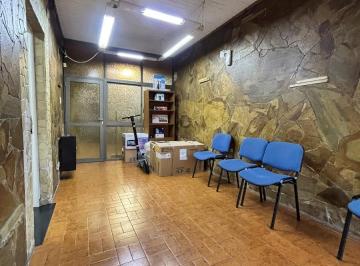 Casa · 105m² · 5 Ambientes · 1 Cochera · Venta - Casa en Echesortu/ 9 de Julio 3700.