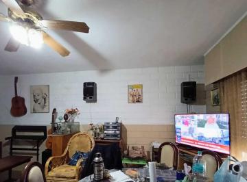 Casa · 124m² · 5 Ambientes · 1 Cochera · Venta Duplex 5 Amb con Garage. Manuel Castro N° 2452, Lanús Oeste.