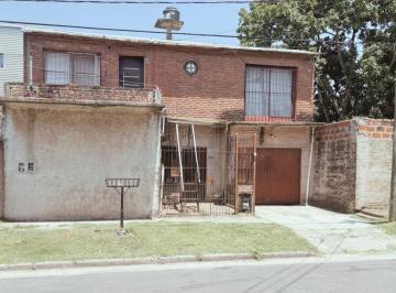 Casa · 180m² · 6 Ambientes · 1 Cochera · Casa en Venta en Malvinas Argentinas, Gba Norte - 6 Ambientes