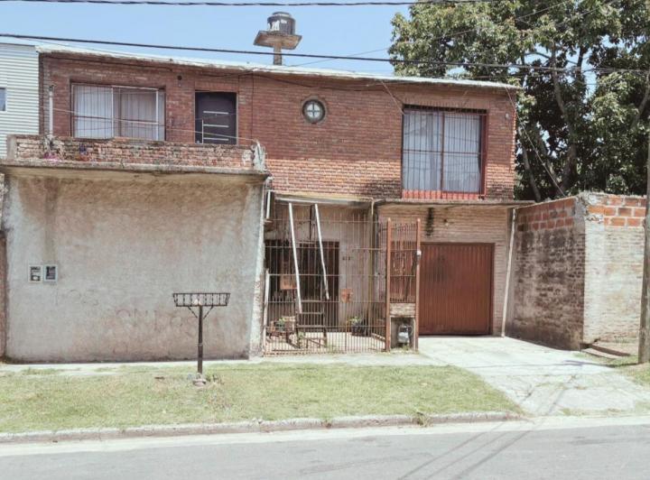 Casa · 180m² · 6 Ambientes · 1 Cochera