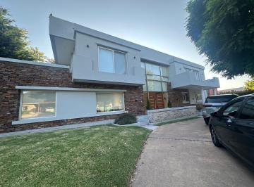 Casa · 340m² · 4 Ambientes · 3 Cocheras · Venta Casa 4 Ambientes en Arenas del Sur