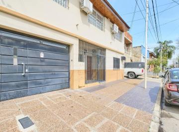 Casa · 140m² · 5 Ambientes · 1 Cochera · Venta Casa de 5 Ambientes, Quincho, Parrilla, Patio, Cochera en Lomas del Mirador