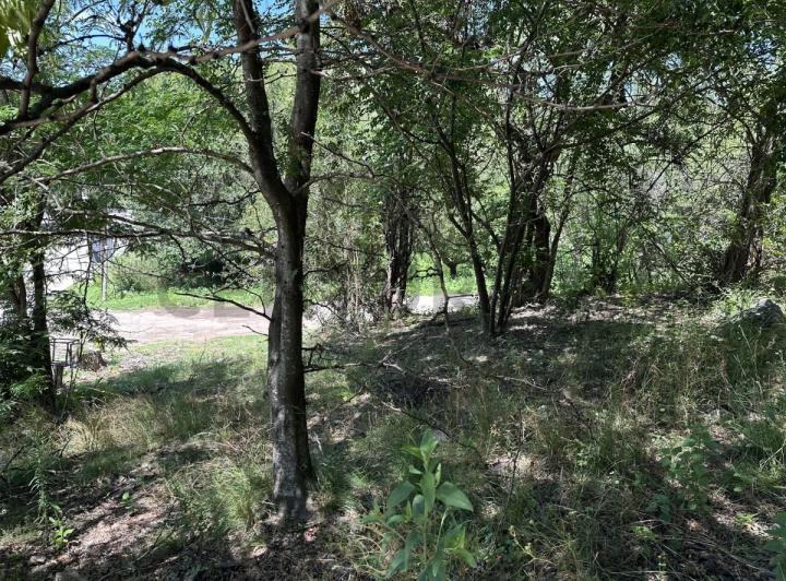 Terreno · 879m²