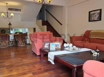 Casa · 235m² · 5 Ambientes · 1 Cochera · Venta Triplex en Martinez