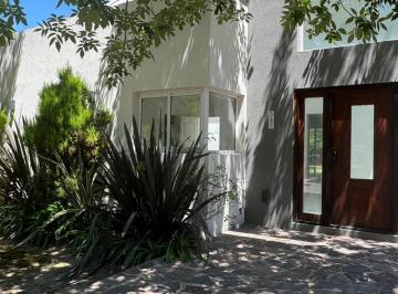 Casa · 183m² · 4 Ambientes · 2 Cocheras · Casa en Dos Plantas en Alquiler Anual | Lote Interno con Pileta | San Matías | Escobar