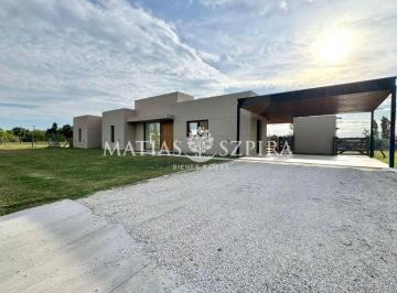 Casa · 154m² · 4 Ambientes · 3 Cocheras · Casa en Venta en Comarcas de Luján, San Roque