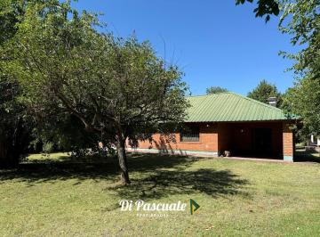 Quinta vacacional · 152m² · 6 Ambientes · Venta Casa Quinta con Segunda Vivienda, Pileta, Galería y Parrilla - La Reja Sur
